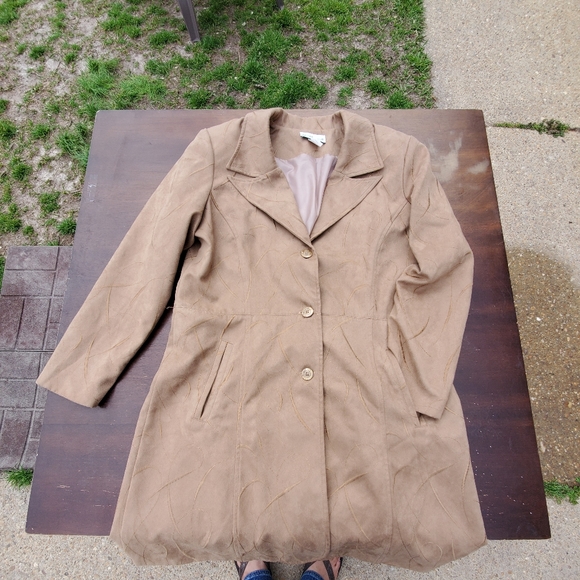 Classy coat - Picture 1 of 8